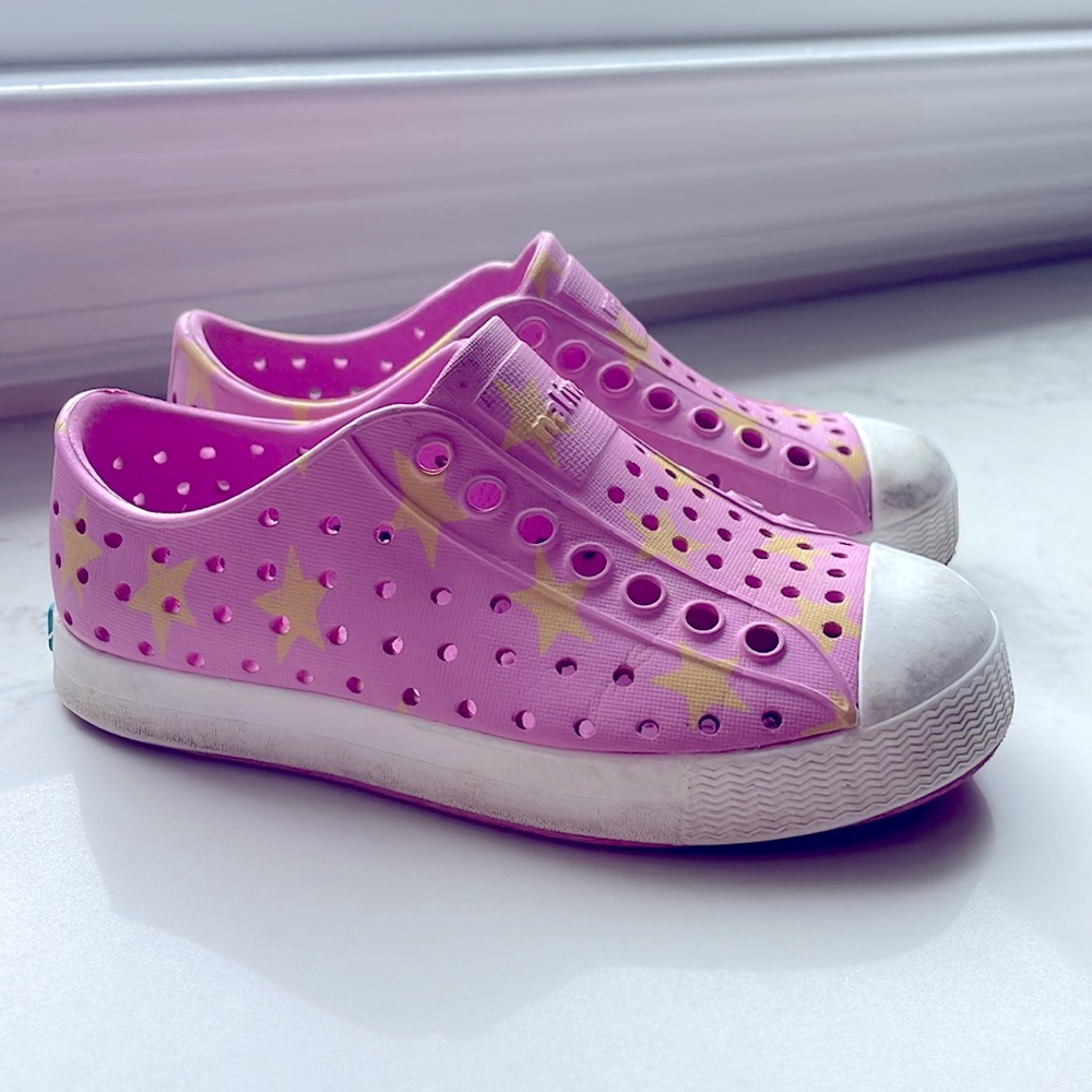 Native Toddler Size 8 water shoes